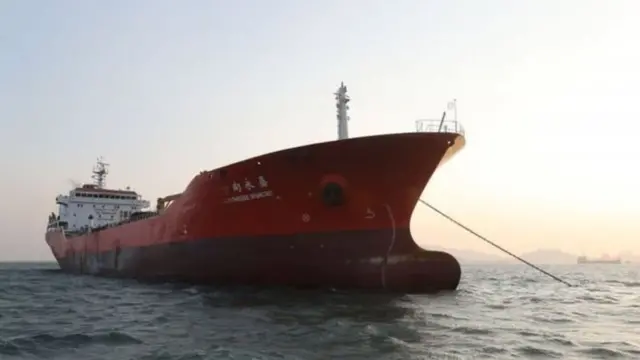 Tàu Lighthouse Winmore tiếp đầy dầu để chở đi Đài Loan, nhưng được cho là chưa bao giờ tới Đài Loan.
