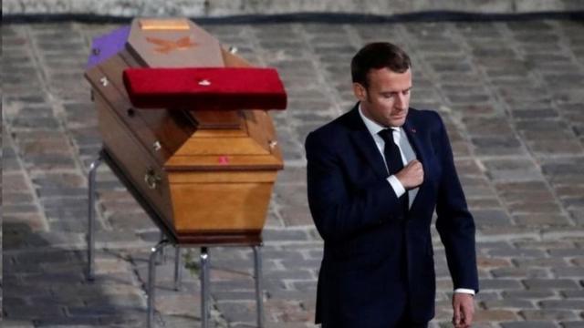 امانوئل مکرون در مراسمی که به مناسبت قتل معلم فرانسوی برگزار شد
