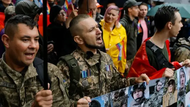 Viktor Pilipenko (sredina)