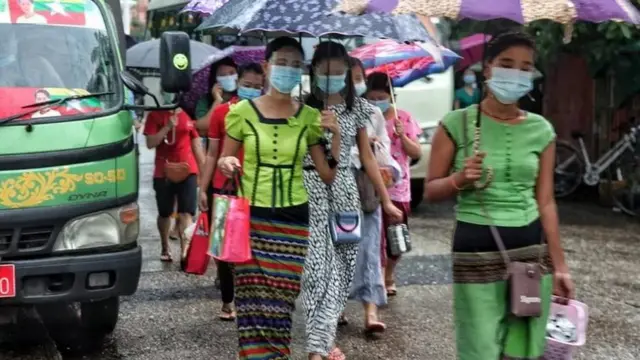 လှိုင်သာယာ စက်မှုဇုန်က အထည်ချုပ်စက်ရုံ အလုပ်သမားများ