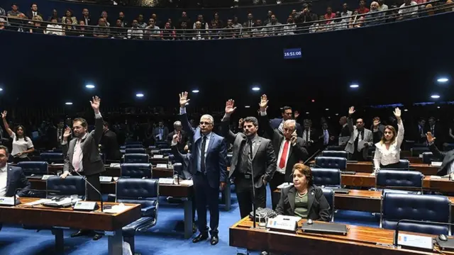 Senadores votam pela aprovação do projeto na quarta