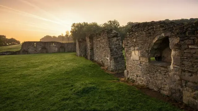 قايا كنيسة "ليسنيز آبي" في ضاحية آبي وود في لندن