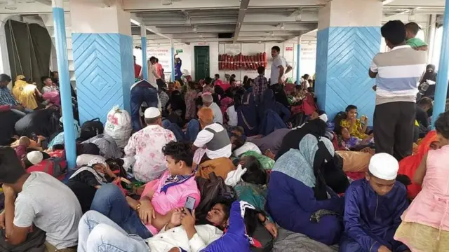 ছুটি ঘোষণার পর রাজধানী ঢাকা ছেড়ে লঞ্চে করে বাড়ি ফিরে যান অনেক মানুষ।