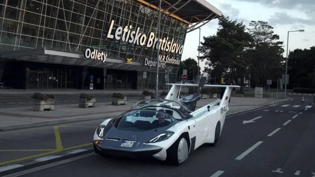 بالهای ماشین پرنده ایرکار در کمتر از سه دقیقه باز میشود