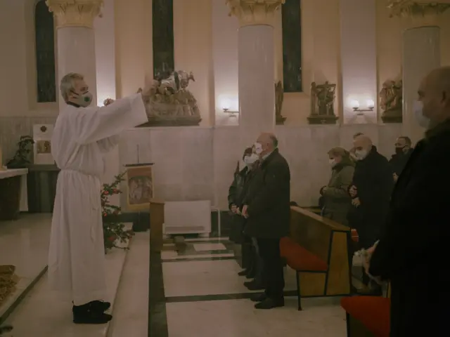 Hočevar je naveo da se „iskreno moli za svakoga ponaosob, za sve porodice i zajednice, da bismo novim, dubljim otkrićem Božića zaživeli naše novo zajedništvo, novu blizinu, novu radost"