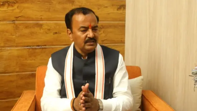 ਜਦੋਂ ਉਨ੍ਹਾਂ ਤੋਂ ਪੁੱਛਿਆ ਗਿਆ ਕਿ ਭਾਜਪਾ ਆਪਣੇ ਪ੍ਰਚਾਰ ਵਿੱਚ ਜਦੋਂ ਮਾਫੀਆ ਖਿਲਾਫ਼ ਕਾਰਵਾਈ ਦਾ ਜ਼ਿਕਰ ਕਰਦੀ ਹੈ ਤਾਂ ਉਹ ਸਿਰਫ਼ ਅਤੀਕ ਅਹਿਮਦ, ਮੁਖਤਾਰ ਅੰਸਾਰੀ ਅਤੇ ਆਜ਼ਮ ਖਾਨ ਦਾ ਨਾਂ ਕਿਉਂ ਲੈਂਦੀ ਹੈ।