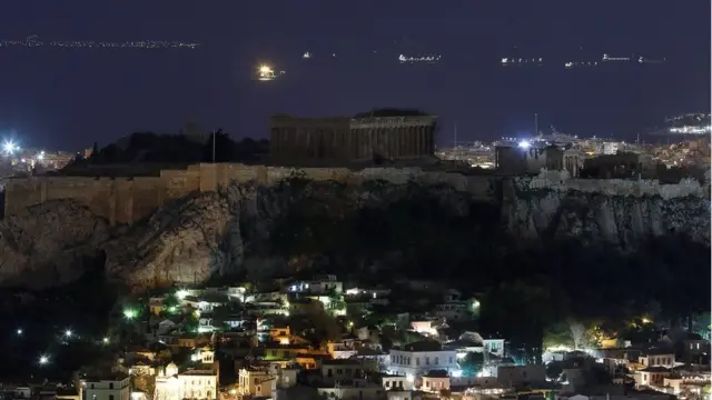 விளக்குகள் அணைக்கப்பட்ட போது