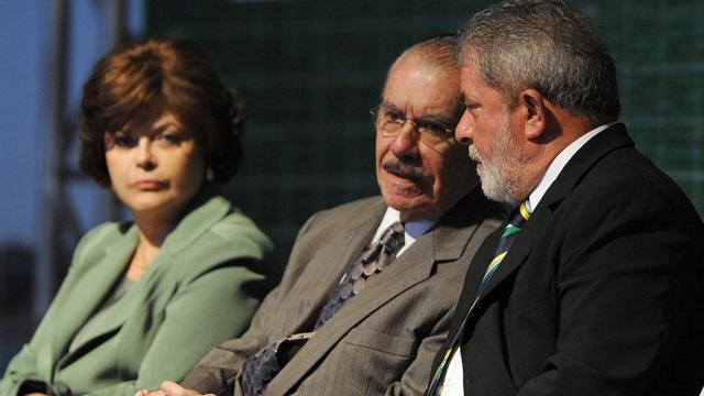 Em primeiro plano, Lula e Sarney, observados por Dilma Rousseff,ganhar aposta gratis betanoeventoganhar aposta gratis betano2009