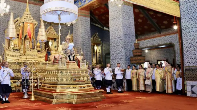 ออกมหาสมาคม