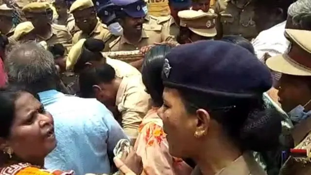 போராட்டத்தில் மக்கள்