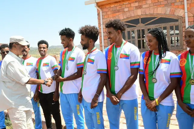 ፕረዚደንት ኢሳይያስ ምስ ተቐዳደምቲ ሃገራዊት ጋንታ