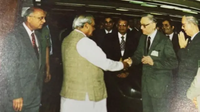 முன்னாள் பிரதமர்கள் அடல் பிஹாரி வாஜ்பாய் மற்றும் ராம்நாத் கோவிந்த்