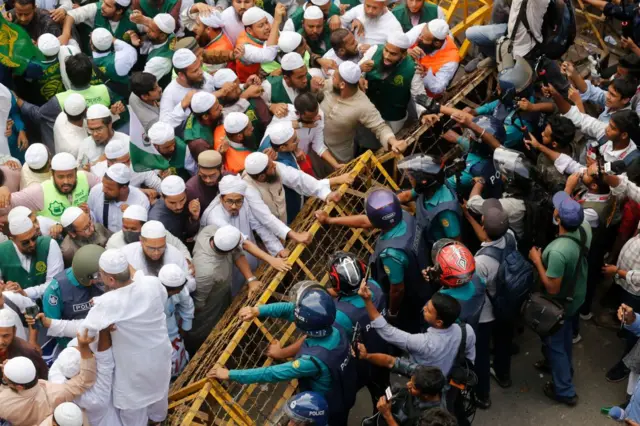 ढाका में इस्लामी आंदोलन बांग्लादेश के कार्यकर्ताओं का प्रदर्शन