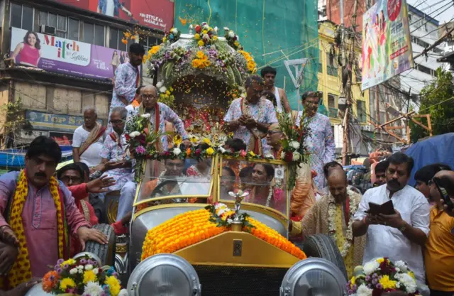 હોળી 2025, ધૂળેટી, રંગોનો તહેવાર, ગુજરાત, ભારત, હોલિકા દહન, તહેવારો, સંસ્કૃતિ, બીબીસી ગુજરાતી 