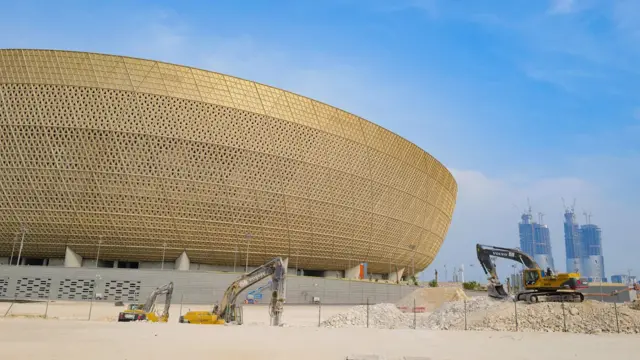 Le Lusail Iconic Stadium de Doha en construction.