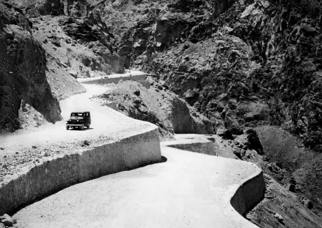 سنہ 1960 میں پشاور-کابل سڑک کا ایک منظر