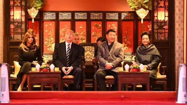 Melania Trump ve Donald, 2017 yılında Yasak Şehir'de Şi Jinping ve eşi Peng Liyuan ile birlikte