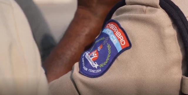 कोल्लूर पोलीस स्टेशनचे इन्स्पेक्टर गणेश पटेल यांनी बीबीसीला सांगितलं की, या घटनेसंदर्भात दोन गुन्हे दाखल करण्यात आले आहेत.

