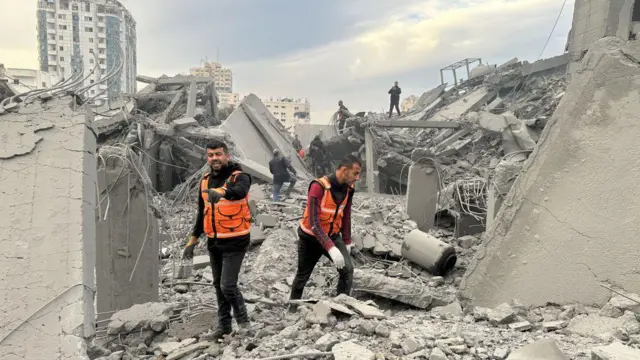 ग़ज़ा सिविल डिफेंस एजेंसी के लोग