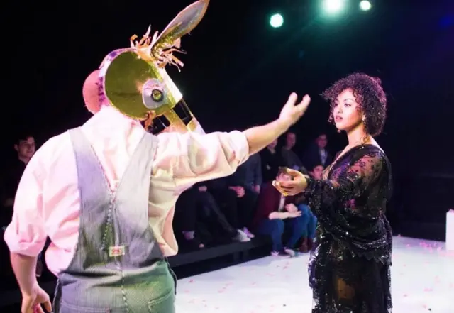 ፍርቱና ኣብ ዩኒቨርሲቲ ኒውዮርክ- NYU Tisch School of the Arts ትያትር 'ኤ ሚድ ሳመርስ ናይት ድሪም' እናሰርሐት