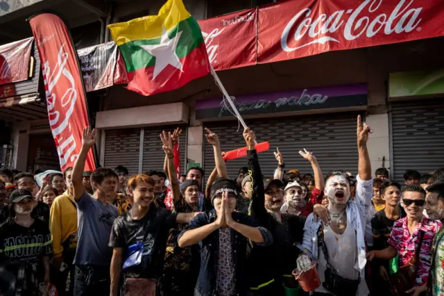 ၂၀၂၃ခုနှစ် ဧပြီမှာကျင်းပခဲ့တဲ့ ထိုင်းနိုင်ငံ၊ Samut Prakan က သင်္ကြန်မှာတွေ့ရတဲ့ ထိုင်းရောက်မြန်မာတွေ