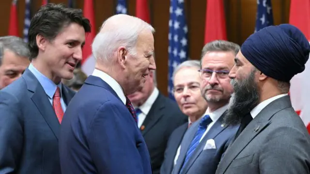 जस्टिन ट्रूडो, जगमीत सिंह अमेरिका के राष्ट्रपति जो बाइडन से मिलते हुए