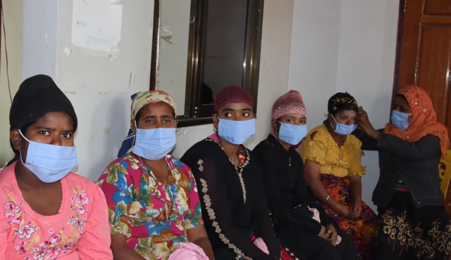  ဖေဖော်ဝါရီ ၂၁ ရက်နေ့မနက်ပိုင်းမှာ စစ်တွေခရိုင်ရဲတပ်ဖွဲ့မှူးက အမှုဖွင့်တိုင်ကြားထားတဲ့ အမျိုးသမီး ၁၀ ဦးထဲက ၈ ဦးတို့ကိုခေါ်ယူပြီး စစ်ဆေးမေးမြန်းမှုတွေ ပြုလုပ်ခဲ့
