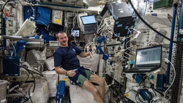 क्रिस हैडफील्ड