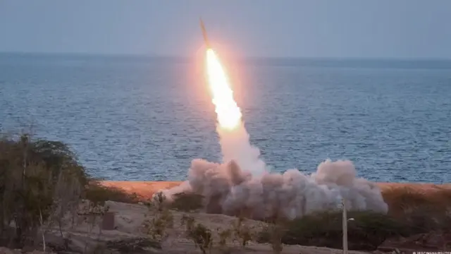 Запуск ракети з узбережжя