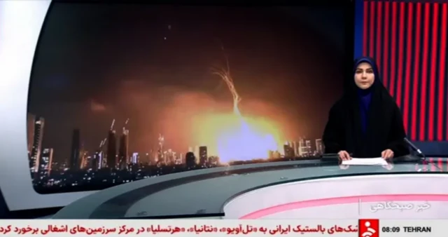 이란의 국영방송 모습. 15일 이란 국영 언론은 이스라엘에 대한 이란의 공격에 대해 집중적으로 보도한 반면, 이스라엘의 이란 공격에 대해서는 제한적으로 보도했다