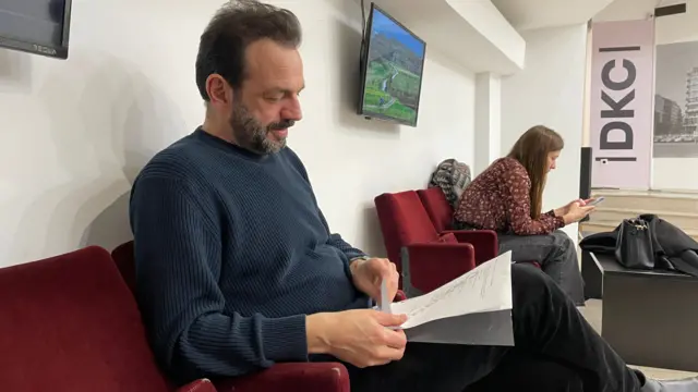 Едон Ризваноли се родио 23. марта 1972. у Приштини