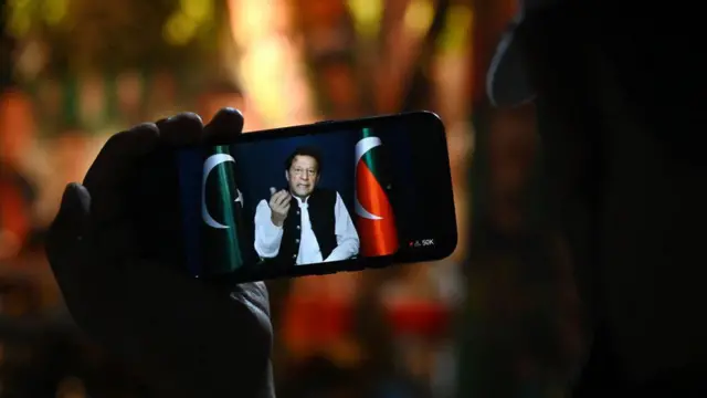 عمران خان، فون