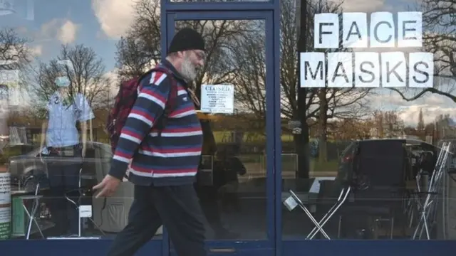 وزارت آموزش و پرورش بریتانیا گفته مدارس این کشور همچنان باز خواهد ماند تا زمانی که وزارت بهداشت در این باره تصمیم بگیرد