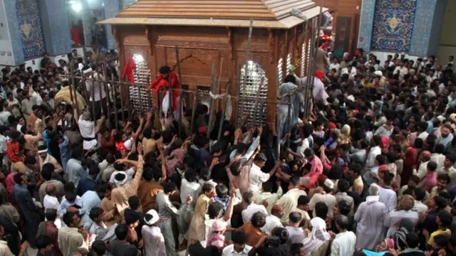 مزار لعل شہباز قلندر