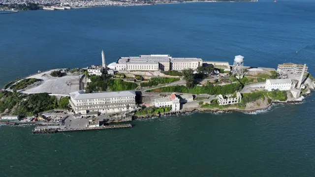 அல்காட்ராஸ், அமெரிக்க சிறை, கைதிகள், தப்பிய கதை, அல்காட்ராஸ் சிறை