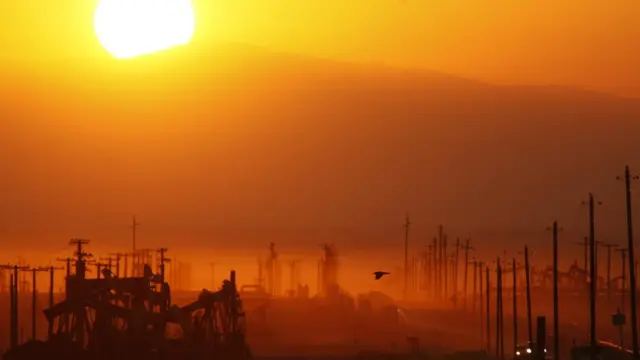 Un campo de fracking en California