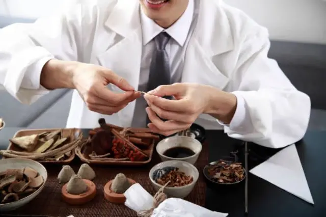 ਰਵਾਇਤੀ ਦਵਾਈਆਂ ਨਾਲ ਜੁੜੀ ਸੰਕੇਤਿਕ ਤਸਵੀਰ