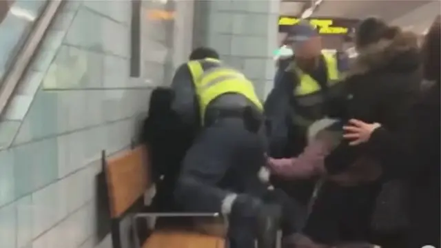 metroda sürüklenen kadın