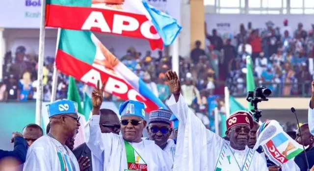 Tinubu da Kashim da wasu rie da tutar APC
