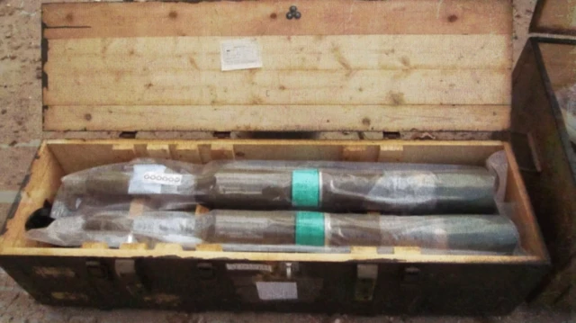 دو راکت آرپیجی در بستهبندی نایلون در جعبه