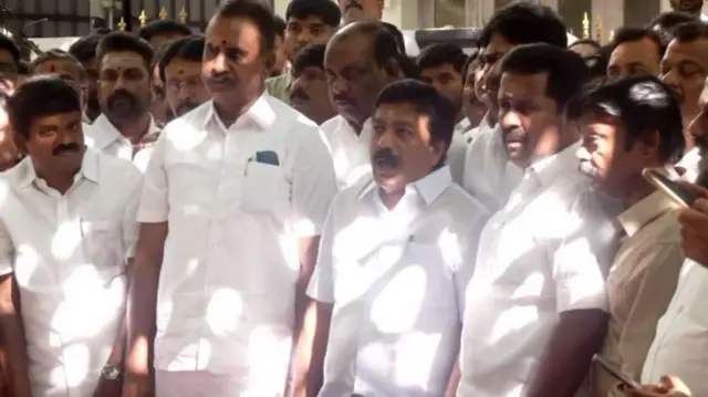 அதிமுக பிளவுபடுகிறதா? எடப்பாடி பழனிசாமி முன்னுள்ள வாய்ப்புகள் என்ன?