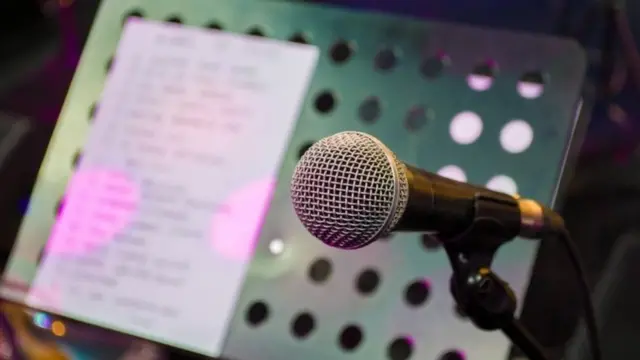 माइक्रोफ़ोन