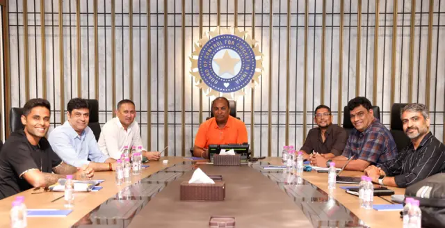 بی سی سی آئی نے گذشتہ روز منگل کو ممبئی میں میٹنگ کے بعد ٹیم کا اعلان کیا