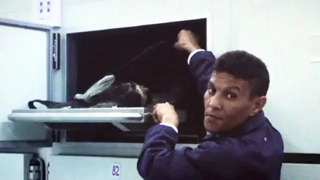 جثة شوهدت في مشرحة سرية يمكن أن تحل لغز اختفاء زعيم ديني