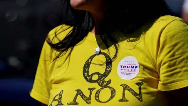 Сторонница теории QAnon