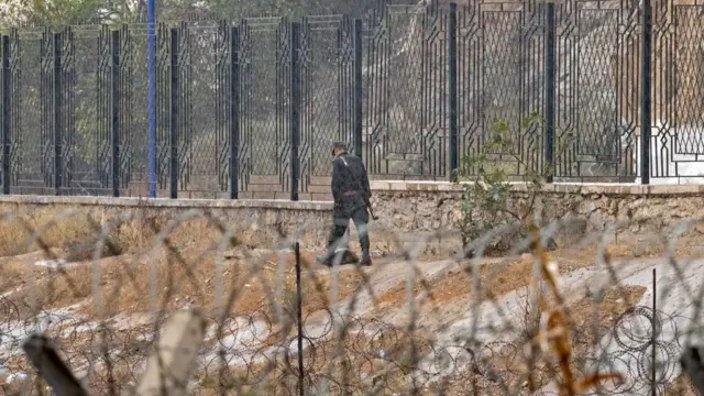 جندي جزائري على الحدود مع المغرب