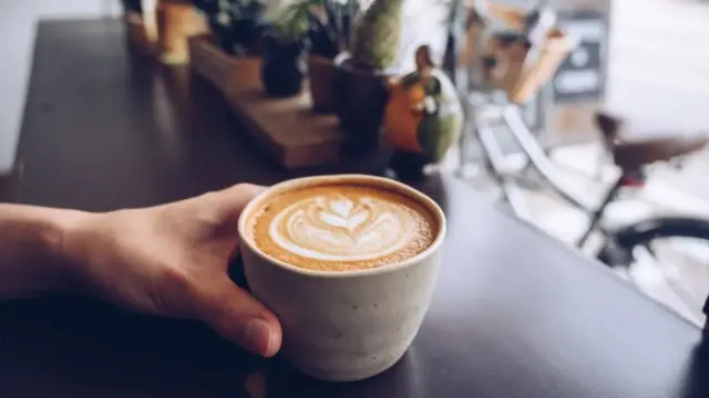 Uprkos opštem verovanju, čaj i kafa mogu da vam pomognu da budete hidrirani po vrelim danima