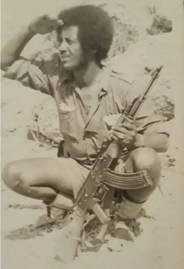 በረኸት ብረት ሒዙ ኣብ ገድሊ ዝተሳእሎ