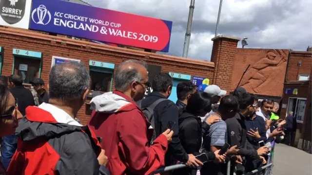 ఓవల్లో భారత అభిమానులు