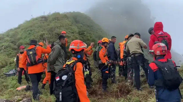 Sebanyak 1.007 pesonil gabungan lintas instansi dikerahkan dalam pencarian korban.